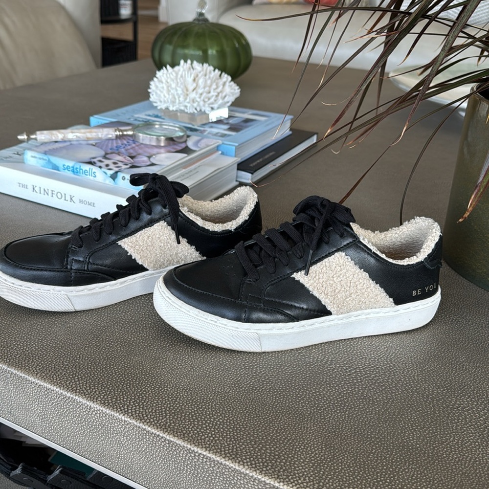 Dr. Scholl’s shearling sneakers